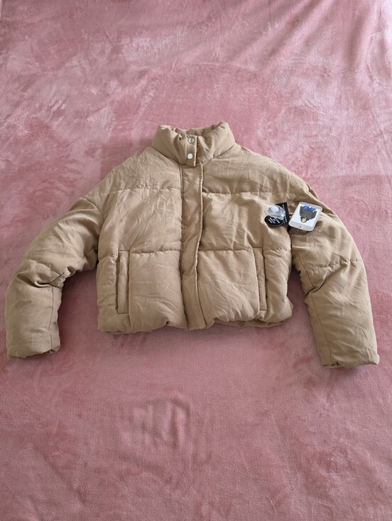 Ci Sono Jackets & Blazers - NWT Ci Sono Cropped Boxy Puffer Jacket in Taupe